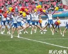 28圈体育-足球赛场再起风云：西城青龙队火力全开北城火狐队，新援首秀制胜临场应变见真章的简单介绍