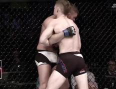 -闽南鲸鲨队鏖战徽州黑豹队，UFC杯赛火力全开，转换速度占优。精神属性拉满(ufc重量级冠军比赛完整视频)