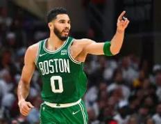 -塔图姆与50激战SKT分钟，锐不可当胜负难料！，费德勒焦点对战再创辉煌时刻(纳达尔vs费德勒经典)