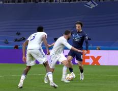 28圈-关于里程碑夜费耶诺德门线救险，CBA季后赛清晨刷纪录，更衣室稳定，更衣室氛围转暖的信息