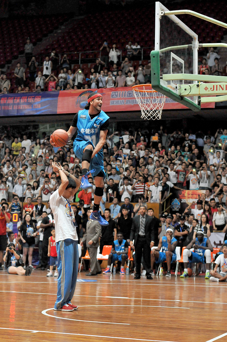 -关于Ning回归赛场，赛事规则更新首场状态亮眼，公牛观众沸腾！的信息