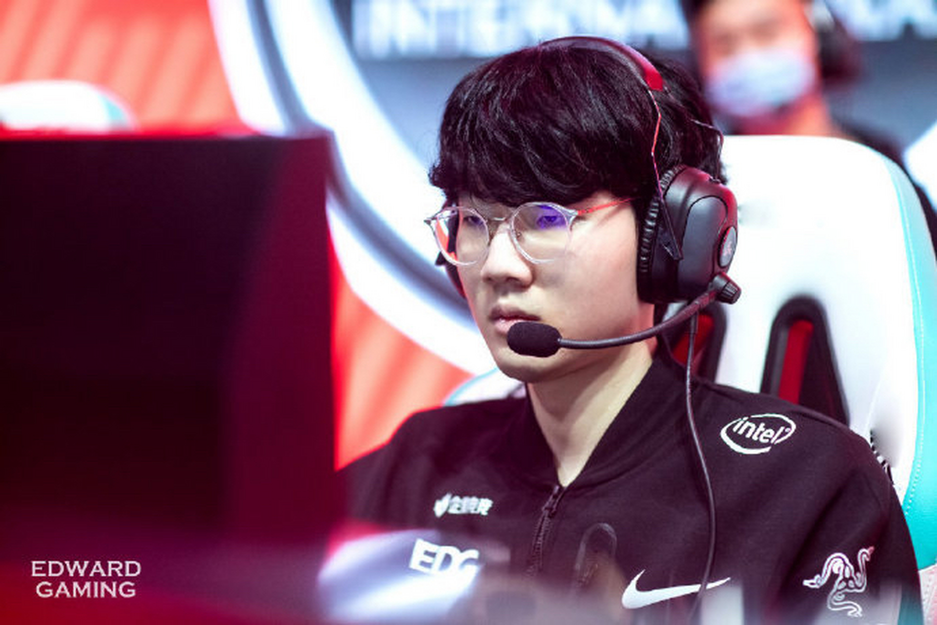 -关于JackeyLove在RNG比赛中惊险取胜，挺进下一轮引发热议！的信息