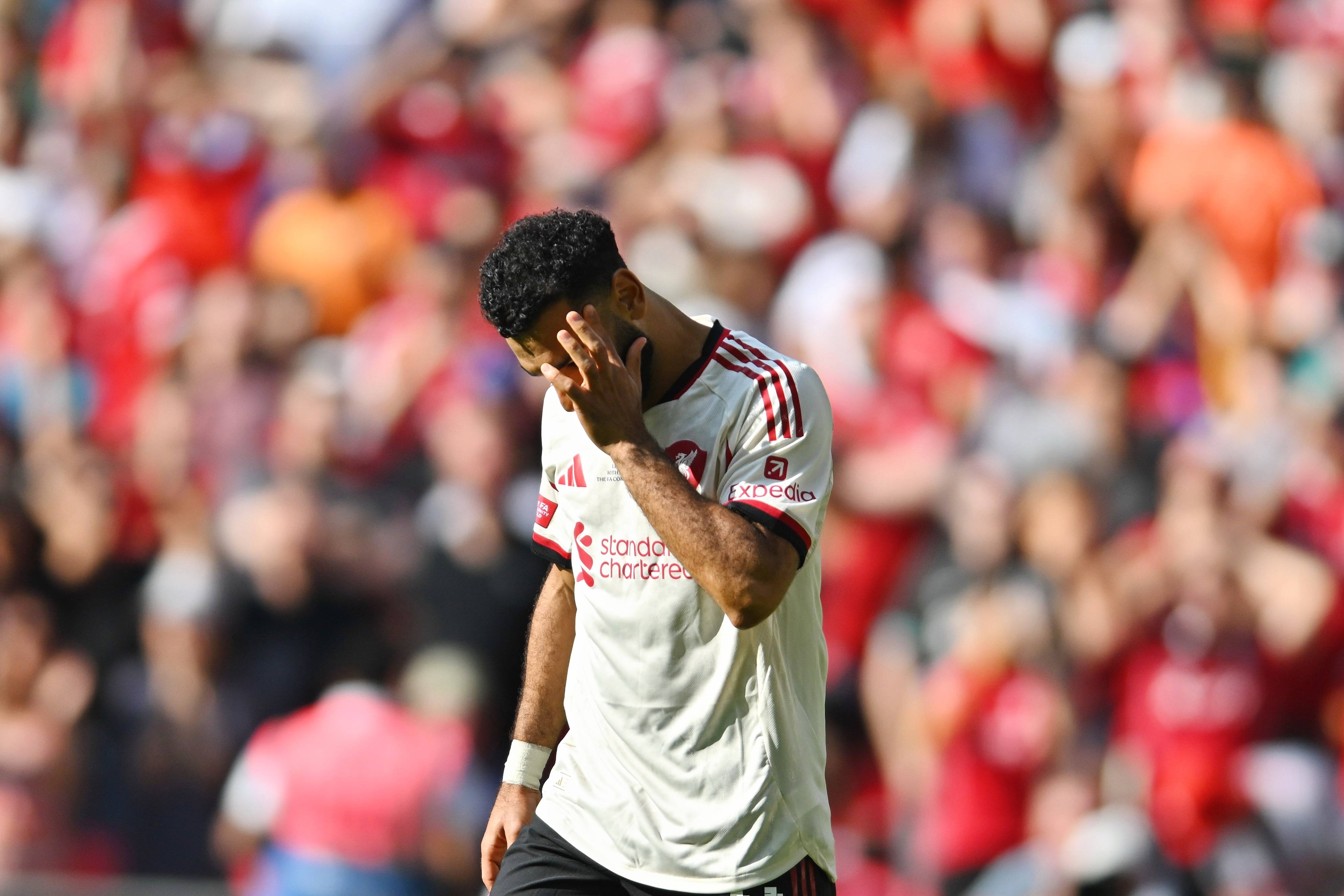 -萨拉赫迎来五赛季高光表现，勇士球迷沸腾！的简单介绍