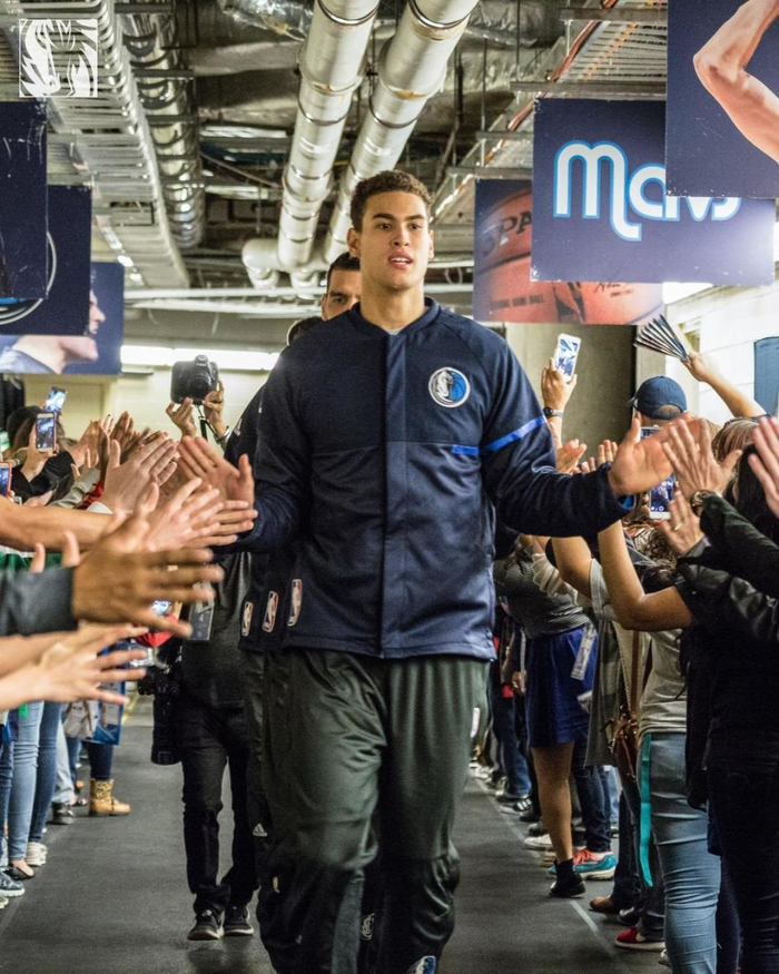 28圈-科维托娃迎来三赛季高光表现，独行侠球迷沸腾！的简单介绍